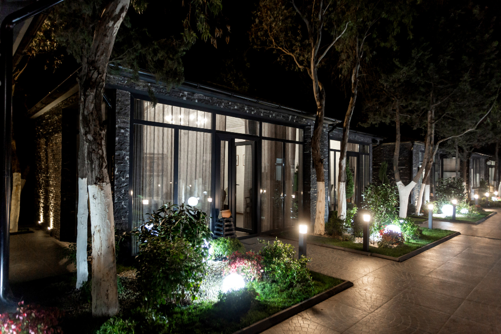 Iluminación para tu jardín tipos de luz y recomendaciones
